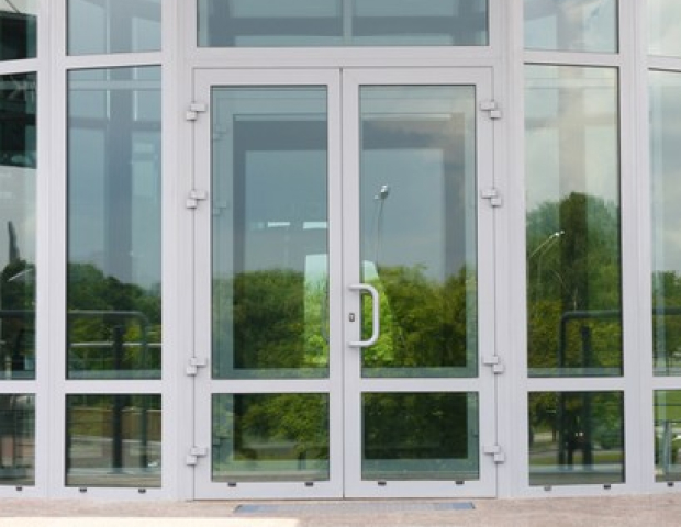 Пластиковые двери